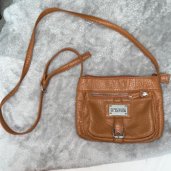 KENNETH COLE REACTION TAN CROSS BODY - Picture 1 of 5